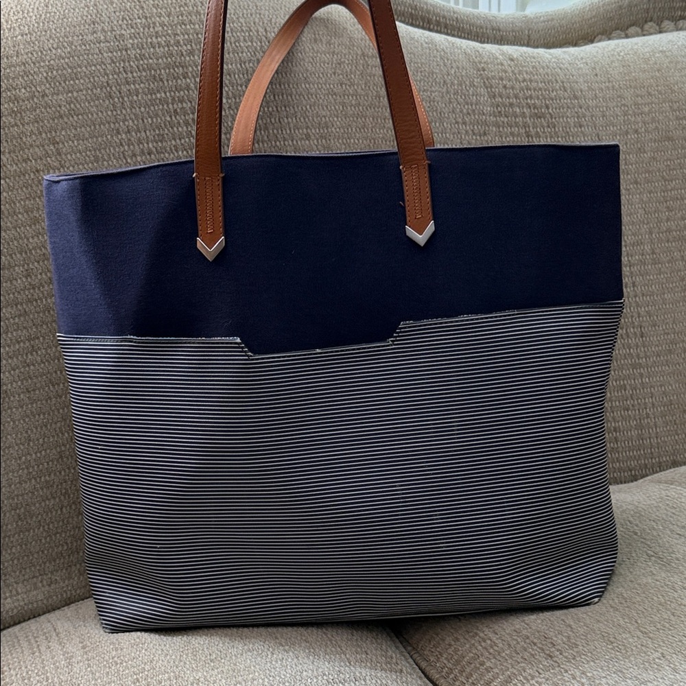 Stella & Dot Large Tote Bag Navy Blue White with Zipper Closure